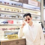 Jirakit Kuariyakul Instagram – @ktoptic.th จัดงานเฉลิมฉลองครบรอบ 40 ปี แบรนด์แว่นตาระดับโลก “Cartier” พร้อมอวดโฉมคอลเลกชั่นลิมิเต็ด อิดิชั่นสุดพิเศษ ที่รวบรวมแว่นกันแดด 3 รุ่นไอคอนิก อย่าง Panthère de Cartier แว่นตาที่สะท้อนถึงความสง่างามของเสือแพนเตอร์ที่เป็นสัญลักษณ์ของเมซง, Signature C de Cartier ที่โดดเด่นด้วยรายละเอียด ‘C DECOR’ บริเวณขาพับและโลโก้แบบโลหะช่วยเพิ่มความสง่างาม และ Première de Cartier ที่นำความงดงามของดีไซน์จากยุค 80s มาออกแบบในสไตล์วินเทจสุดคลาสสิก โดย Iconic Limited Edition Set นี้มีเพียง 1,500 เซ็ตทั่วโลก และมีเพียง 15 เซ็ตในประเทศไทยเท่านั้น
#TeamKToptic 
#CartierEyewearTh 
#freeflowpr Mega Bangna