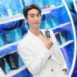 Jiratchapong Srisang Instagram - ฟอสอยากชวนทุกคน มาที่งาน HOTEL DE LUXE ที่บูท BIOTHERM GIFT THE POWER OF THE BLUE WONDERS ที่ลาน Parc Paragon กันเยอะๆ นะครับ มี item skincare จาก Biotherm ให้ช้อปมากมาย พร้อมโปรโมชั่นอีกเยอะสุดๆ ไปเลยครับ 💙 งานมีตั้งแต่วันนี้ จนถึง 26 พ.ย. นี้นะครับ #BiothermXForce