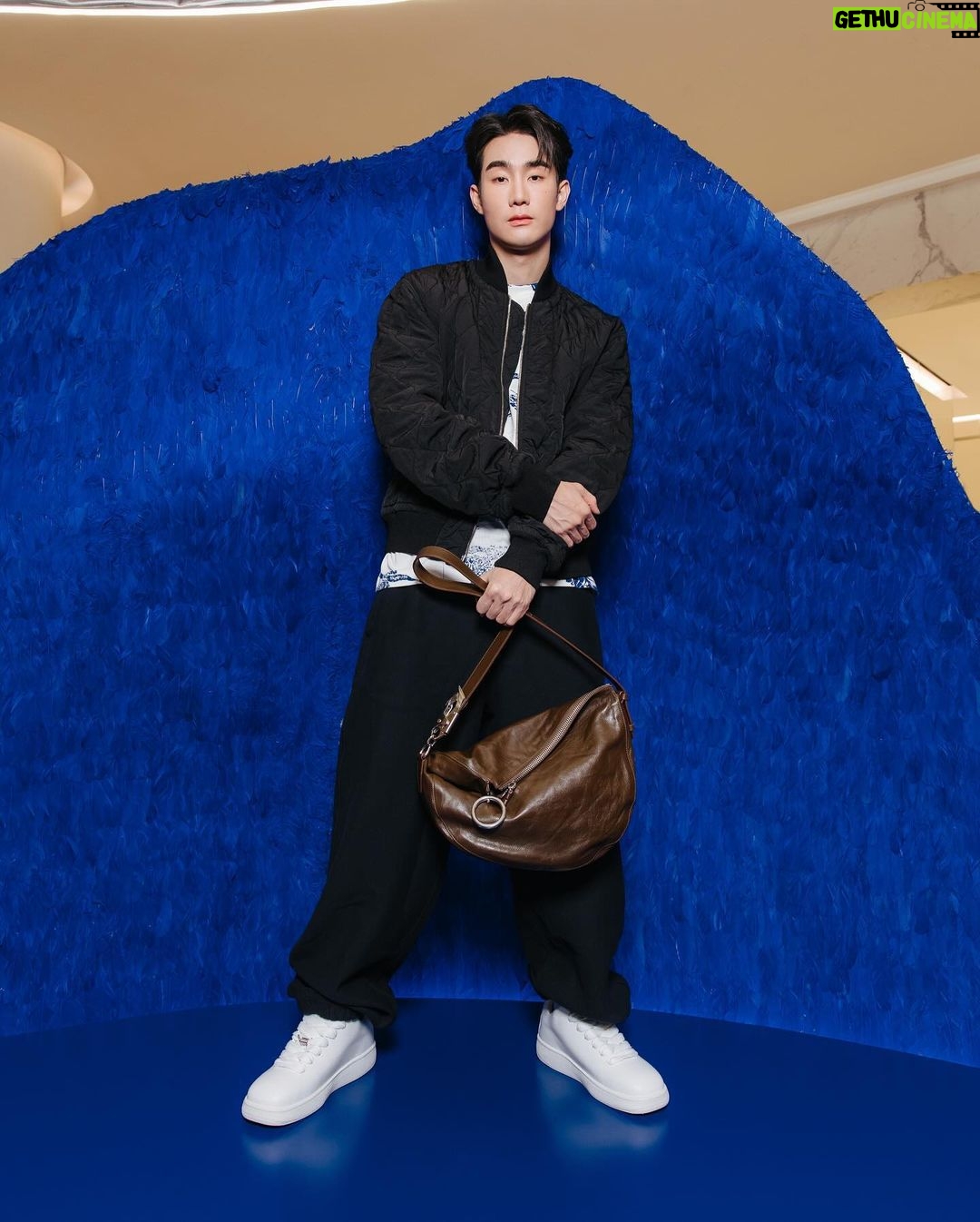 Jiratchapong Srisang Instagram - Meet Burberry Pop-up at Central Embassy from today until 29 February #Burberry
