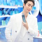 Jiratchapong Srisang Instagram - ฟอสอยากชวนทุกคน มาที่งาน HOTEL DE LUXE ที่บูท BIOTHERM GIFT THE POWER OF THE BLUE WONDERS ที่ลาน Parc Paragon กันเยอะๆ นะครับ มี item skincare จาก Biotherm ให้ช้อปมากมาย พร้อมโปรโมชั่นอีกเยอะสุดๆ ไปเลยครับ 💙 งานมีตั้งแต่วันนี้ จนถึง 26 พ.ย. นี้นะครับ #BiothermXForce
