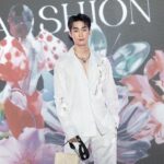 Jiratchapong Srisang Instagram - งาน World Fashion Trend SS2024 ที่สยามพารากอนปีนี้ ตื่นตาตื่นใจกับโชว์ Luxury Brands ที่มาครบมาเต็มจริงๆ ส่วนคืนนี้ ผม ฟอสเลือกลุคของ Dolce&Gabbana มาใส่ ชอบตรงดีเทลที่ตัวเสื้อมาก มีลายดอกไม้ใส่แล้วรู้สึกได้ถึง Summer Vibes จริงๆ #SiamParagon #SiamParagonWorldFashionTrendSS2024 @siamparagonshopping @dolcegabbana