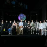 Jiratchapong Srisang Instagram - งาน World Fashion Trend SS2024 ที่สยามพารากอนปีนี้ ตื่นตาตื่นใจกับโชว์ Luxury Brands ที่มาครบมาเต็มจริงๆ ส่วนคืนนี้ ผม ฟอสเลือกลุคของ Dolce&Gabbana มาใส่ ชอบตรงดีเทลที่ตัวเสื้อมาก มีลายดอกไม้ใส่แล้วรู้สึกได้ถึง Summer Vibes จริงๆ #SiamParagon #SiamParagonWorldFashionTrendSS2024 @siamparagonshopping @dolcegabbana