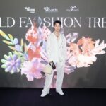 Jiratchapong Srisang Instagram - งาน World Fashion Trend SS2024 ที่สยามพารากอนปีนี้ ตื่นตาตื่นใจกับโชว์ Luxury Brands ที่มาครบมาเต็มจริงๆ ส่วนคืนนี้ ผม ฟอสเลือกลุคของ Dolce&Gabbana มาใส่ ชอบตรงดีเทลที่ตัวเสื้อมาก มีลายดอกไม้ใส่แล้วรู้สึกได้ถึง Summer Vibes จริงๆ #SiamParagon #SiamParagonWorldFashionTrendSS2024 @siamparagonshopping @dolcegabbana