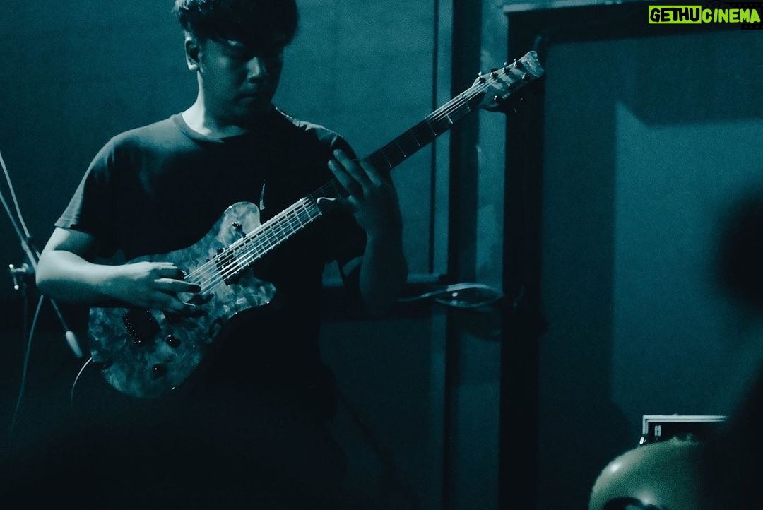 Jirayu La-ongmani Instagram - @retrospect_official at galaxy pub 🔥 📸 by @champnpia ช่างภาพระดับโรค