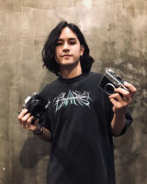 Jirayu La-ongmani Instagram - FUJIFILM XT5 ก็หล่อ INSTAX MINI EVO ก็เท่ ทีนี้ก็เลือกไม่ถูกเลย 

#fujifilmxthailand
#fujifilmxt5 #fujifilminstax
#instaxminievo