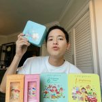 Jirayu Tangsrisuk Instagram - สาวก Disney เตรียมกระเป๋าตังสั่น กับ “Cute Press Disney Let’s Celebrate�100 Years of Wonder” �คอลเลกชันใหม่ล่าสุด จาก @cute_press วันนี้เจมส์ขอป้ายยาเพราะสินค้าน่ารักมาก มีทั้ง #เซรั่มและมาสก์ มาครบทั้ง 3 สูตร #กันแดดโทนอัพ มี 2 สูตร All Day Bright และ Bare Skin แถมเป็น Limited หมดแล้วหมดเลย น่ารักแบบนี้ไม่มีไม่ได้แล้ว หาซื้อได้ที่ Cute Press ทุกช่องทาง รวมถึงช่องทางจัดจำหน่ายที่ร่วมรายการ #CutePressDisneyCollection #CutePressLetsCelebrate �#CutePress