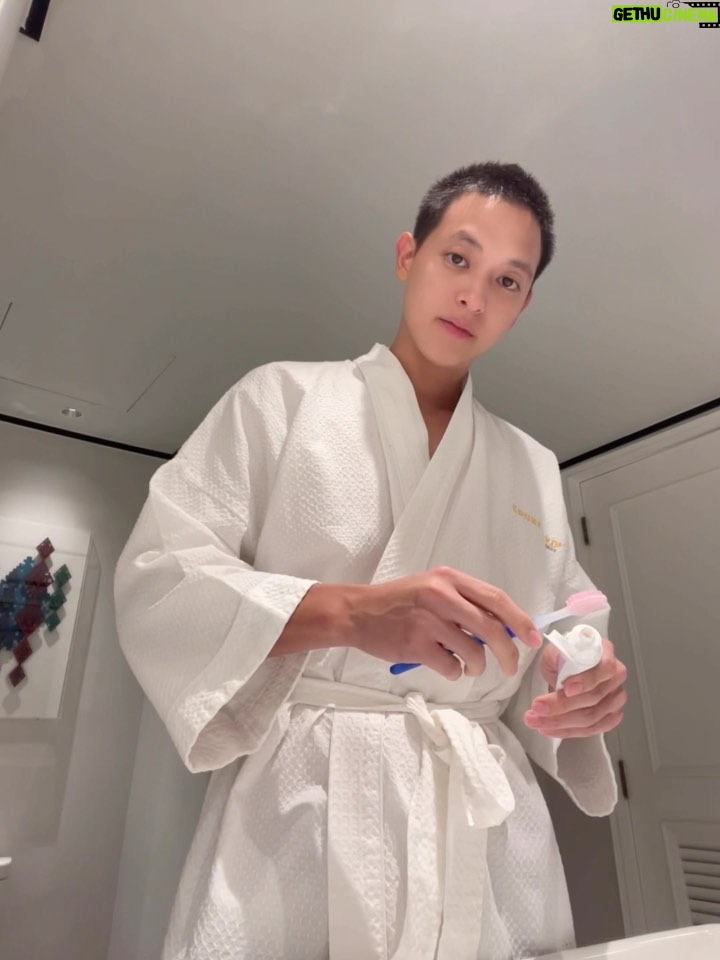 Jirayu Tangsrisuk Instagram - ยาสีฟัน Oral-B 3D White Fast White ช่วยขจัดคราบให้ฟันขาวใน 3 วัน และช่วยเคลือบฟันและป้องกันการเกิดคราบใหม่ พิสูจน์แล้วว่าอ่อนโยนต่อผิวฟัน มี 2 ขนาด ทั้ง 90 กรัมและ 160 กรัม #OralB #whiteningtoothpaste