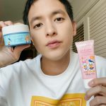 Jirayu Tangsrisuk Instagram - สาวก Disney เตรียมกระเป๋าตังสั่น กับ “Cute Press Disney Let’s Celebrate�100 Years of Wonder” �คอลเลกชันใหม่ล่าสุด จาก @cute_press วันนี้เจมส์ขอป้ายยาเพราะสินค้าน่ารักมาก มีทั้ง #เซรั่มและมาสก์ มาครบทั้ง 3 สูตร #กันแดดโทนอัพ มี 2 สูตร All Day Bright และ Bare Skin แถมเป็น Limited หมดแล้วหมดเลย น่ารักแบบนี้ไม่มีไม่ได้แล้ว หาซื้อได้ที่ Cute Press ทุกช่องทาง รวมถึงช่องทางจัดจำหน่ายที่ร่วมรายการ #CutePressDisneyCollection #CutePressLetsCelebrate �#CutePress