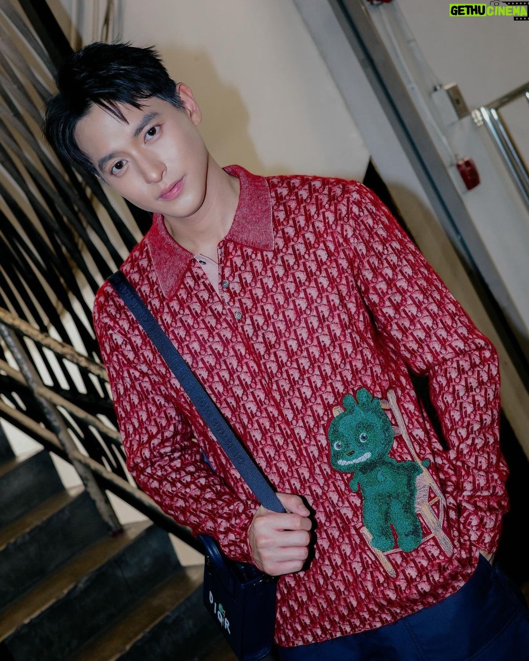 Jirayu Tangsrisuk Instagram - Be ready for the #DiorWinter24 show to reveal tomorrow at 3PM CET / 9PM BKK time. @dior รับชมแฟชั่นโชว์ #DiorWinter24 พร้อมกันวันพรุ่งนี้เวลา 21.00น. ตามเวลาประเทศไทย ติดตามไลฟ์สตรีมมิ่งสดบนเว็บไซต์ Dior.com และ LINE OA @diorcouture