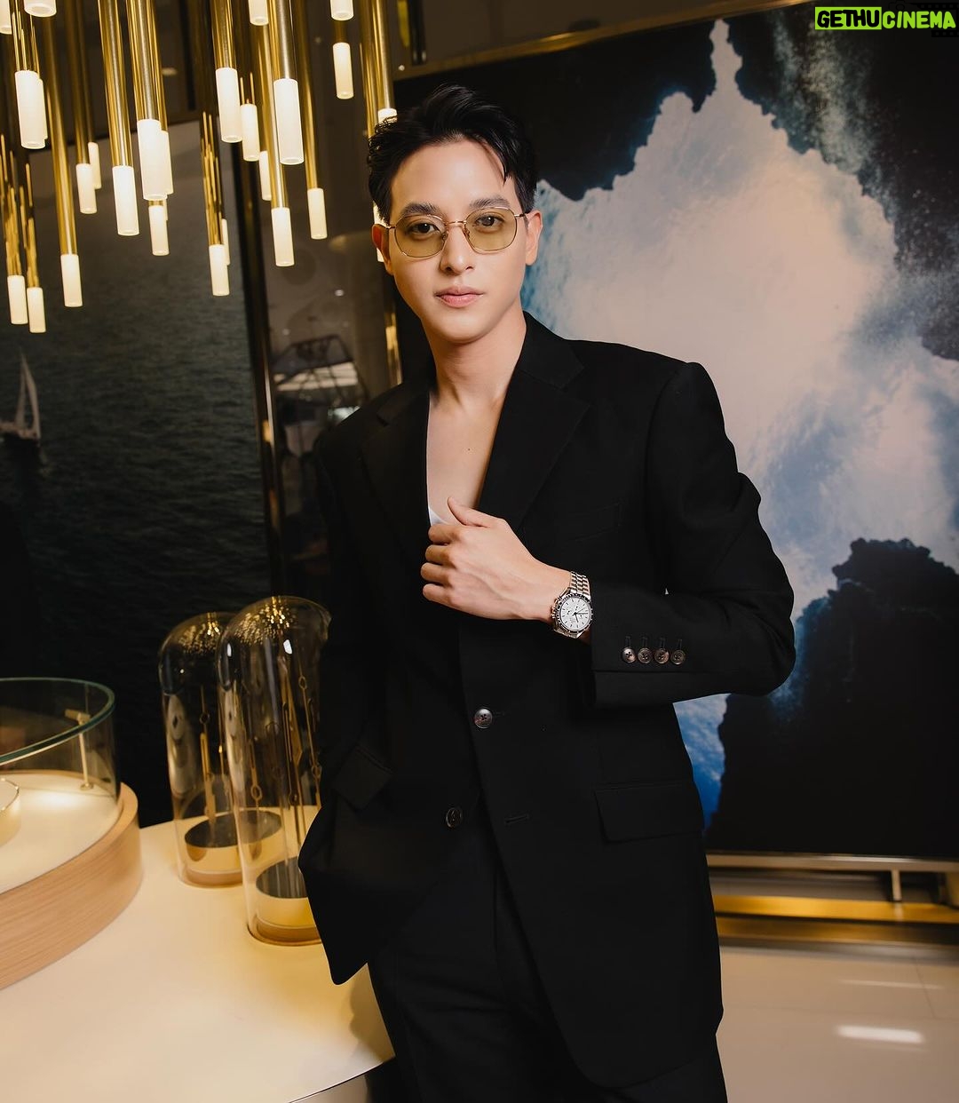 Jirayu Tangsrisuk Instagram - OMEGA Boutique 1 Year Anniversary at central phuket floresta ME with SEAMASTER DIVER 300M SUMMER BLUE & SPEEDMASTER MOONWATCH WHITE DIAL 🤍 ☺️ @Omega #OMEGAThailand #Speedmaster #Seamaster
