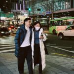 Jirayu Thantrakul Instagram - หลายปีก่อนเคยพาแม่มาเที่ยวเกาหลีด้วยงบประมาณอันน้อยนิด มีหลายอย่างมากที่เราทั้งคู่อยากได้แต่ก็ได้แต่มอง ณ ตอนนั้นก็ไม่ได้รู้สึกว่าจนนะ แต่รู้สึกว่าสิ่งที่ปลูกไว้ยังไม่ออกดอกออกผล วันนี้กลับมาอีกครั้งเห็นแม่ได้ซื้อได้กินสิ่งที่เขาชอบก็มีความสุข รักแม่ที่สุดครับ