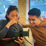 Jirayu Thantrakul Instagram - หลายปีก่อนเคยพาแม่มาเที่ยวเกาหลีด้วยงบประมาณอันน้อยนิด มีหลายอย่างมากที่เราทั้งคู่อยากได้แต่ก็ได้แต่มอง ณ ตอนนั้นก็ไม่ได้รู้สึกว่าจนนะ แต่รู้สึกว่าสิ่งที่ปลูกไว้ยังไม่ออกดอกออกผล วันนี้กลับมาอีกครั้งเห็นแม่ได้ซื้อได้กินสิ่งที่เขาชอบก็มีความสุข รักแม่ที่สุดครับ