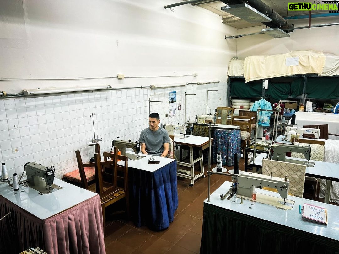 Jirayu Thantrakul Instagram - นั่งรอเย็บ