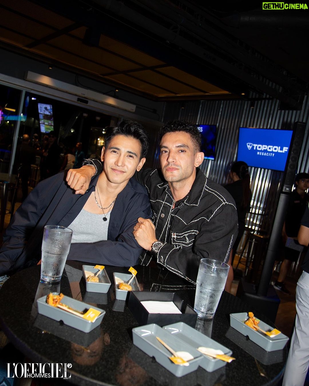 Jirayu Thantrakul Instagram - งานสนุกและดีใจที่ได้เจอทีมนี้ครับ #Topgolf #TopgolfMegaCity #TopgolfThailand #HommesThailand #LOfficielHommesThailand #LOfficielHommesxTopgolf