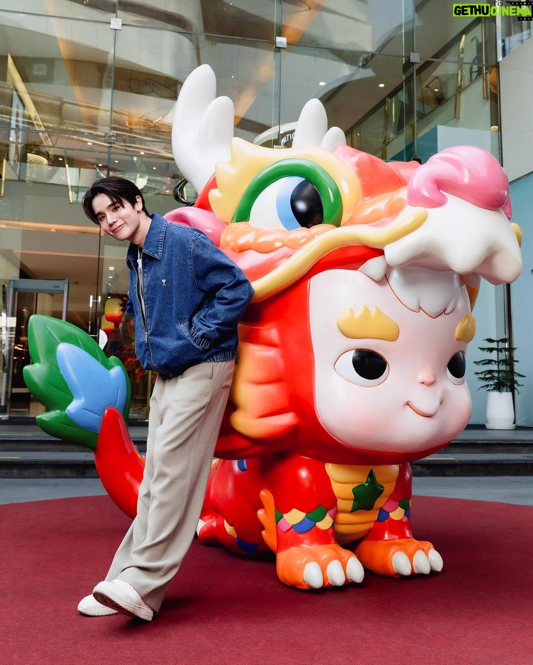 Jitaraphol Potiwihok Instagram - Celebrate EM DISTRICT LUCK IS CALLING Chinese New Year 2024 for best of luck and prosperous with THE EMPIRE OF DRAGONS. Spot 12 dragon art sculptures from 12 renowned thai artists at #EMDISTRICT 6 FEB 24 - 16 APR 24 📍At EM DISTRICT (EMPORIUM EMQUARTIER EMSPHERE) @emporium_emquartier @theemsphere #EMDISTRICTCNY24 #EMPORIUM #EMQUARTIER #EMSPHERE #EMDISTRICT