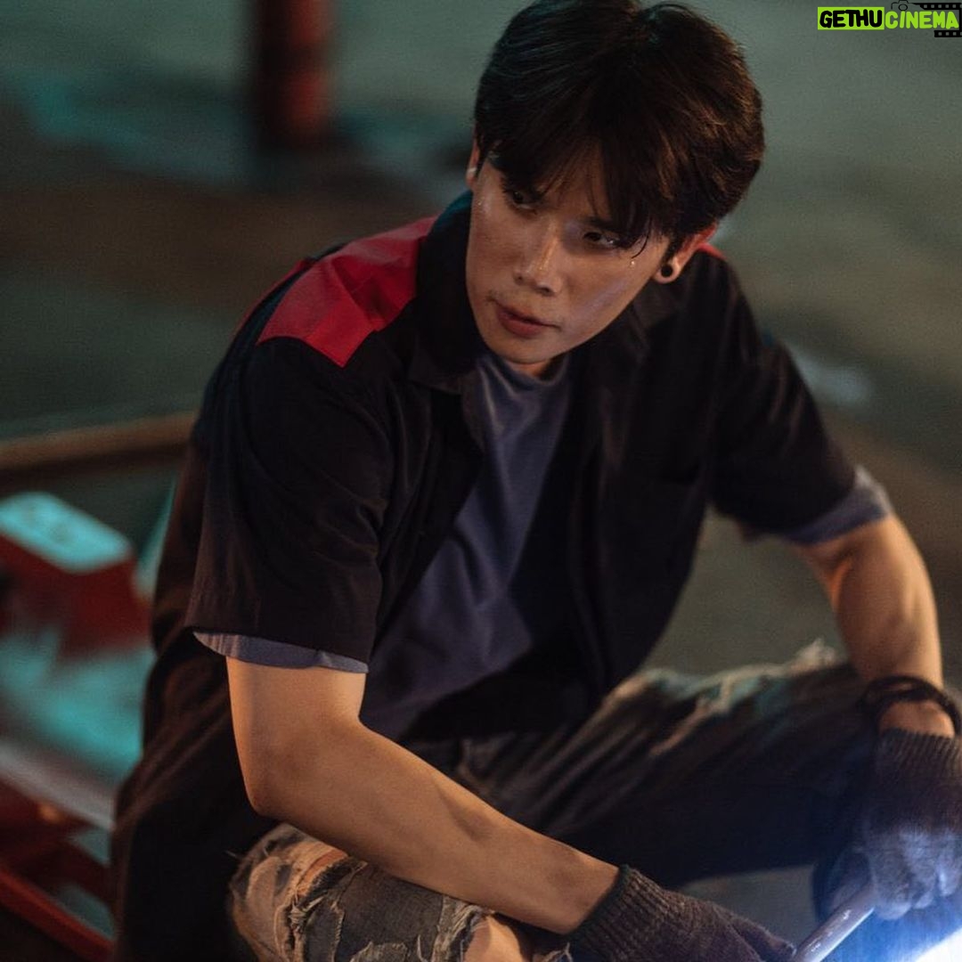 Jitaraphol Potiwihok Instagram - หวัดดี…ผมชื่อหมอก(Mhok) ให้เริ่มงานเมื่อไหร่ดี #lasttwilightseriesep1
