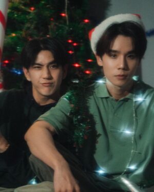 Jitaraphol Potiwihok Instagram - ปีนี้ขอพาหมอกเดย์มา Merry Christmas 🎄 ทุกคนนะคับ ตอนนี้ซีรี่ย์กำลังขมเลย แต่ไม่คายนะขอบอก เพราะศุกร์นี้จะ… 🫢