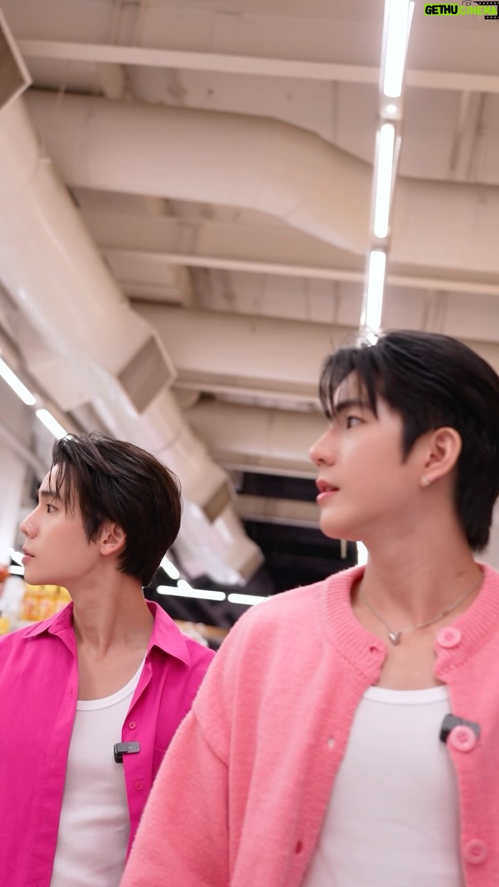 Jitaraphol Potiwihok Instagram - ลิมิตเดตอิดิชั่นขนาดนี้ก็ต้องขอชอปมาใช้หน่อยกับซันไลต์ โคเรียน สตรอเบอรี ขจัดคราบมันเก่ง พร้อมสารทำความสะอาด 2 เท่า* แถมยังหอมสดชื่นนน กลิ่นสตรอเบอรีเกาหลีด้วย 🍓 #ซันไลต์โคเรียนสตรอเบอรี #ซันไลต์สตรอเบอรีถูกใจออนนี่
