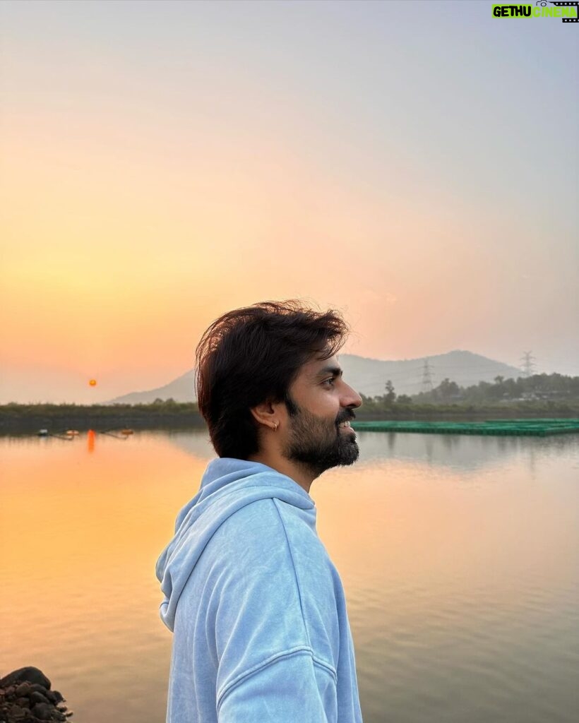 Jitendra Kumar Instagram - ☘️ #breather #lakeside