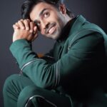 Jitendra Kumar Instagram - High hopes..!! 🦚 Styled by @krishi1606 Makeup & Hair by @shenoyafernandes Imagery by @zebra_shutterbug Wearing a Custom tux @basicsandoffbeat Accessories by @milsilaccessories Footwear @bata.India