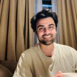Jitendra Kumar Instagram - Mood of old clothes!! #mood #clothcollector