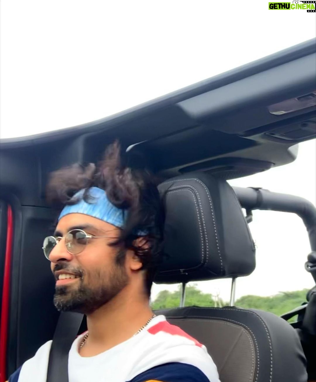 Jitendra Kumar Instagram - Fav place: Highways!! #highways #traveller #throwback #trippy