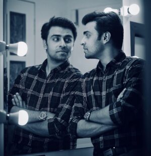 Jitendra Kumar Instagram - रंग दूँ .. ख़्वाब तुम्हारे..॥ 
#mirrors #subject
📷 @sushantraut2