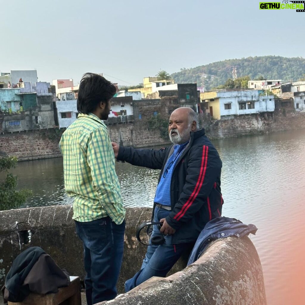 Jitendra Kumar Instagram - A Director who is delight for an Actor..!! @saurabhshuklafilms Always been a Huge Fan Sir … Thank you for Gannu .. and this wonderful Journey and lots of amazing Memories .. you have Spoiled me with the Comfort as An Actor I seek from a Director..!! Thank you🙌❤️🫂 #DryDayOnPrime #manymoretocome