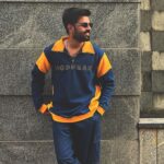 Jitendra Kumar Instagram - A week full of love ❤️❤️🫂🫂🫂 Tight hug to everyone for showering your love 🙏🙌🤗 #DryDayOnPrime watch it now #promotions Styled by @krishi1606 HMU @shenoyafernandes Outfit @hophead.apparel Sneakers @elevarsports_official