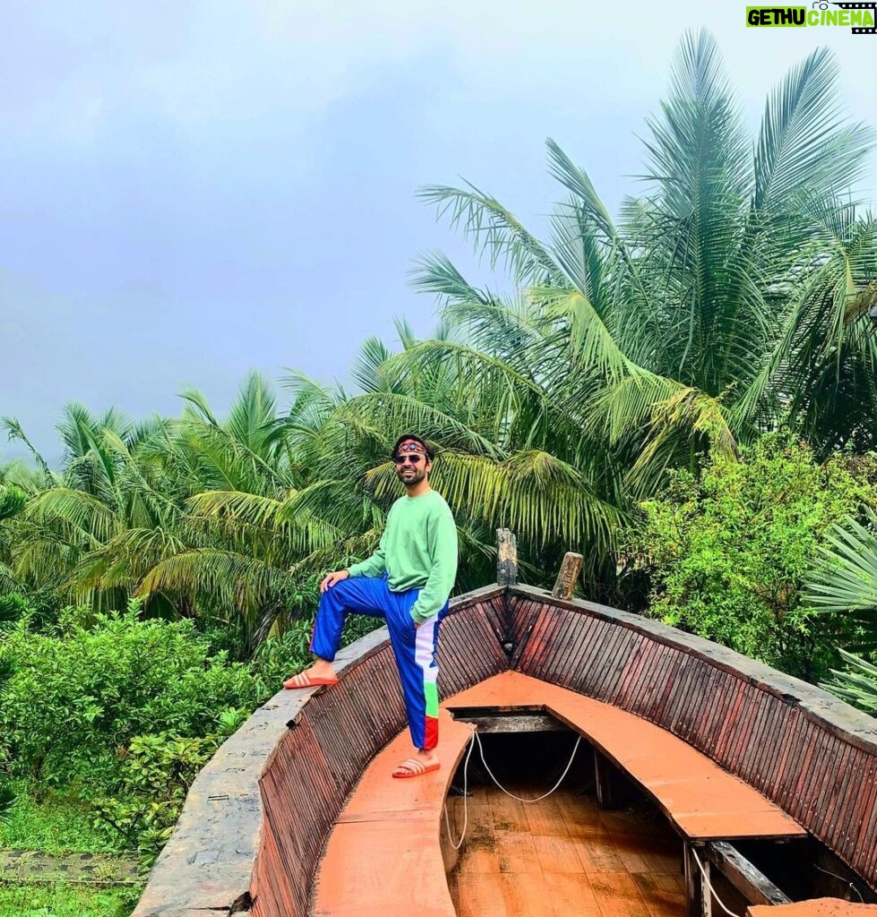 Jitendra Kumar Instagram - Trying to fly away in my Boat!! #greens #boatperson