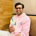 Jitendra Kumar Instagram - Coffee-shop #starbucks #grace