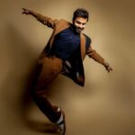 Jitendra Kumar Instagram - Vibing 🕺🏻 ..!! #DryDayOnPrime ..watch it now ..!! Styled by @krishi1606 Hair & Makeup @shenoyafernandes Photography @niravthakkarphotography Custom Suit by @basicsandoffbeat Time piece @titanwatchesindia Accessories @rimayu07 Footwear @zufr_india