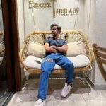 Jitendra Kumar Instagram – मंज़िल ना जाने मेरी किस गाँव है ॥ 
#dessertlover #always