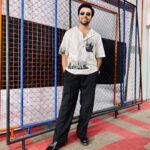 Jitendra Kumar Instagram - Radio day for Jaadugar ♥️🎩⚽️ .. Styled by @smitikaur_ Shirt- @geneslhofficial Pants - @hophead.apparel Shoes- @monkstoryofficial Socks- @balenziasocks Chain- @dripproject.co Watch- @fossil.in Assisted By @muskan_mahajan_ @vidyulaa #netflix #Jaadugar