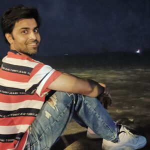 Jitendra Kumar Instagram - Marine lights!! 
#marinedrive #night