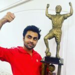 Jitendra Kumar Instagram – After Party Scenes with Dhabolkar Trophy… ❤️😃
With @eightypackabs 

#netflix #Jaadugar