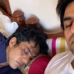 Jitendra Kumar Instagram - A Journey with this Kid : Met this person in 2012 on a set, he was acting in the project and I was an AD coordinating with actors, and their costume AD.. he was performing a Charachter I wanted to play badly.. so I met him with a jealous heart .. and when I saw him acting, and dekh ke laga ..acting theek hai insaan achcha hai shayad isliye isko wo role mila hai 😅 .. one of my first learning is that ..chahe kitna bhi talent ho insaniyat hona bahut jaruri hai .. we have a huge age difference… but I personally feel that I’m more mature than him and he is way more kiddish than me.. A great captain of any ship.. I’m thankful and feel lucky that Im part of his every new ship that he captained.. finally with a sinusoidal 10 years long Journey he made his first film with love and 200% dedication .. this movie is really special for me .. This is a moment which I will keep very close to my heart forever .. I am thankful to this man .. I m thankful to the audience who inspire me with their love ❤️ .. Thank you 🤗 @eightypackabs 🎩