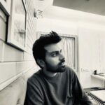 Jitendra Kumar Instagram - Mood! #weekendmood