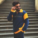 Jitendra Kumar Instagram - A week full of love ❤️❤️🫂🫂🫂 Tight hug to everyone for showering your love 🙏🙌🤗 #DryDayOnPrime watch it now #promotions Styled by @krishi1606 HMU @shenoyafernandes Outfit @hophead.apparel Sneakers @elevarsports_official