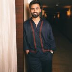 Jitendra Kumar Instagram - DryDay Scenes .. 😃 Catch this on 22nd Dec, On @primevideoin HMU @shenoyafernandes HMU Team @makeupvilas12 Imagery @niravthakkarphotography Styling @shreejarajgopal Style team @dhwanii.jain @khushaliichauhan Wearing @backalleybodega