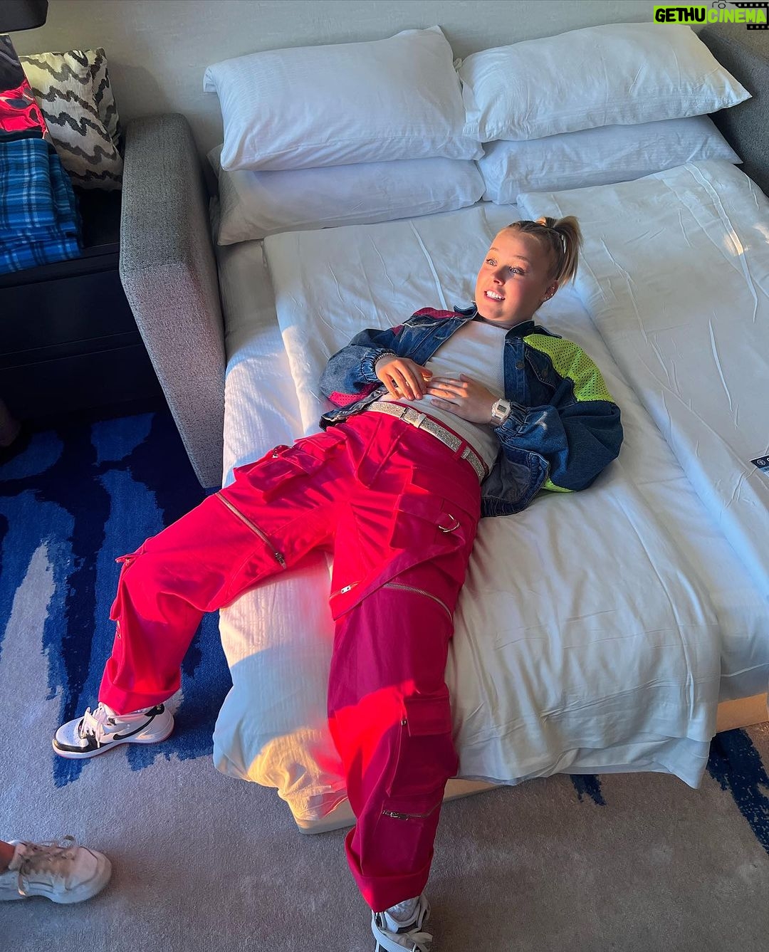 JoJo Siwa Instagram - July has been a good one so far:)🫶🏼