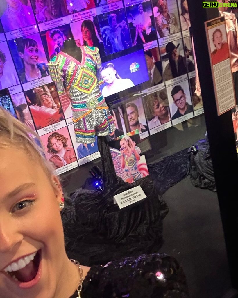 JoJo Siwa Instagram - Such an incredible night🤍 thank you @hollywoodmuseum for honoring me with the “Future of Hollywood” award. Being in this industry has been nothing short of a wild ride… being honored by the legends of Hollywood is such a surreal feeling. Thank you for accepting me into our crazy Industry 🖤