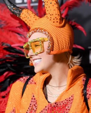 JoJo Siwa Instagram - @eltonjohn 🔥 Absolutely the best night ever watching the legendary Sir Elton John perform his FINAL U.S. concert. Unreal. Forever inspired ❤️