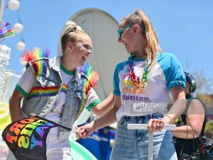 JoJo Siwa Instagram - BE WHAT YOU BE!!!🏳️‍🌈 best day @wehocity PRIDE PARADE ❤️🙏🏼 so honored to be WeHo’s “Next Gen Pride Icon” 🌈
