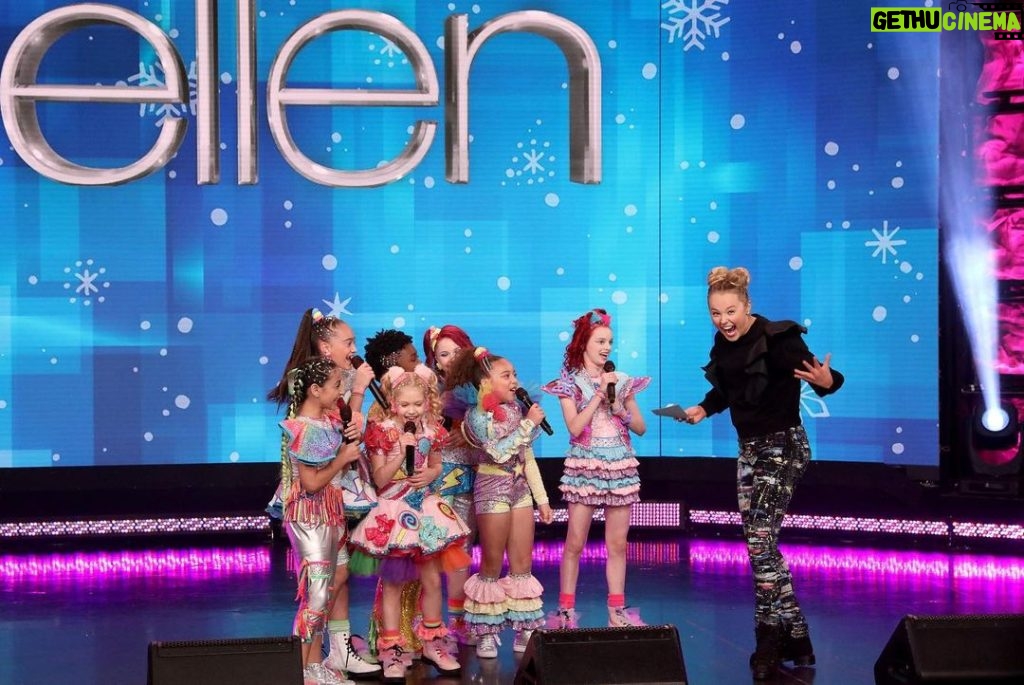 JoJo Siwa Instagram - I cant believe this🥺 when I was little I would watch Ellen every, single, day. I’ve been obsessed for as long as I can remember. I can remember times when I would try so hard to get on Ellen and now…. Ellen had me as a guest host!!🙏🏻 This was DEFINITELY a career dream AND a personal dream come true. So grateful for my sister @meghan_trainor for being a guest and for my 7 best friends @xomgpop for performing!!✨ This is a day that I will never ever forget! Thank you for everything @theellenshow 🙏🏻