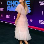 JoJo Siwa Instagram - I have NO words🥺😭🙏🏻 I am so thankful!! Tonight I won my first ever @peopleschoice award for Favorite Reality Competition Contestant for Dancing With The Stars🌟 This award means SO much to me. Thank you to all who voted and made this dream of mine come true! This night was magical and one that I Will remember forever!💗