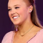 JoJo Siwa Instagram - I have NO words🥺😭🙏🏻 I am so thankful!! Tonight I won my first ever @peopleschoice award for Favorite Reality Competition Contestant for Dancing With The Stars🌟 This award means SO much to me. Thank you to all who voted and made this dream of mine come true! This night was magical and one that I Will remember forever!💗