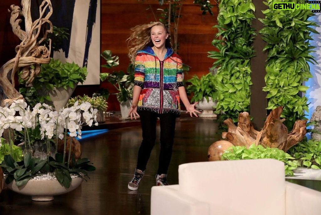 JoJo Siwa Instagram - My face on the last slide says it all!!❤️😭 being on @theellenshow is something I’ve dreamed about for YEARS!!! I still don’t believe this is real and this happened!! AND @jennajohnson got to be there with me AND we got to perform our CHA CHA together on the show!!! WE GOT TO PERFORM ON THE ELLEN SHOW!!! You all can watch today!!! I’m SO HAPPY😭🙏🏻🥺❤️🌈