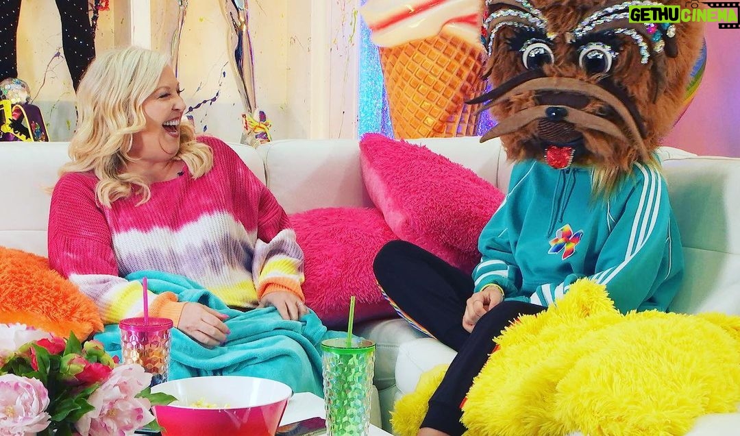 JoJo Siwa Instagram - Make sure you guys watch Celebrity Watch Party tonight on FOX at 8/7central!!!
