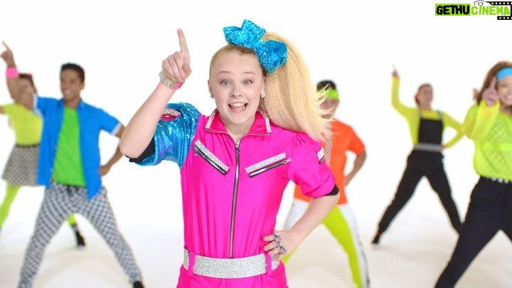 JoJo Siwa Instagram - MY NEW MUSIC VIDEO “BOP!” IS OUT RIGHT NOW!!!💎🎬 Go watch it a billion times, learn the dance, post it and tag me!!! LINK IN MY BIO!!💕🎉